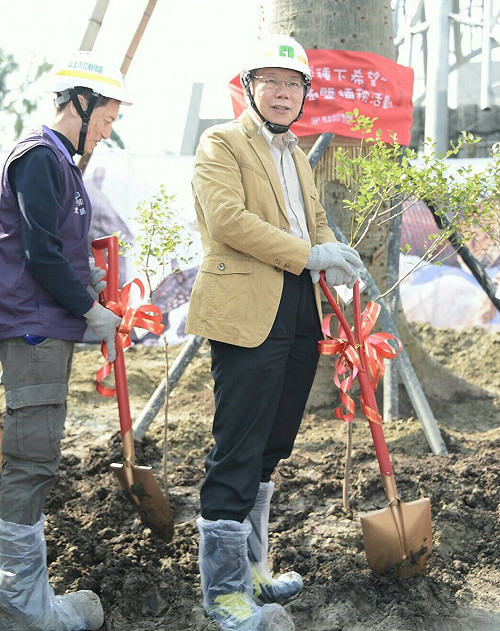 柯文哲植樹談廢核 籲尋替代能源