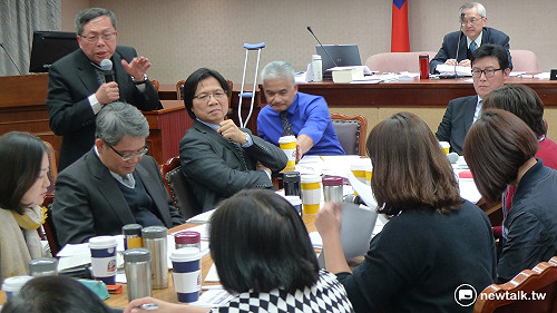 沒電梯也獎勵重建？立院激辯5小時