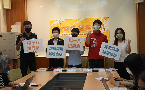 青民協籲參選人力挺十八歲公民權公投 全台已有 57 名參選人掛看板