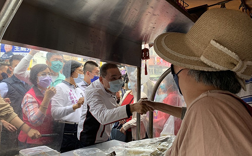 觀音佛祖出家紀念日將至 侯友宜赴湧蓮寺參拜祈福