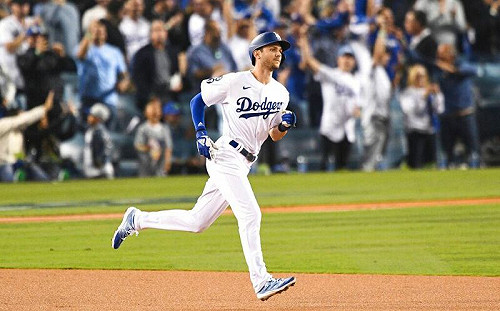 Turner一棒擊沉！宇宙道奇擊退教士