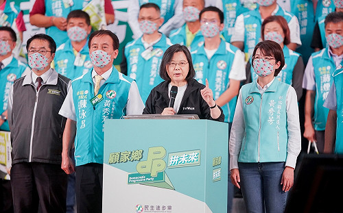 兩個月內三度為黃秀芳站台 蔡英文：彰化縣政不能再流標