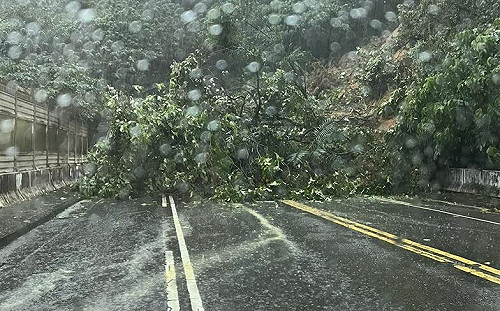 尼莎豪雨狂灌！北市災情頻傳 康湖隧道山崩路堵、南深橋水勢暴漲