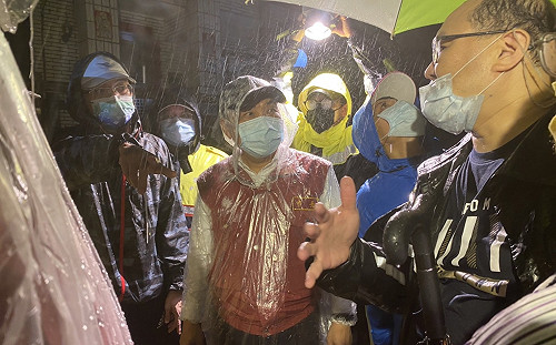 汐止伯爵山莊土石流砸民宅 侯友宜踢球給台電：高壓電塔需搬遷