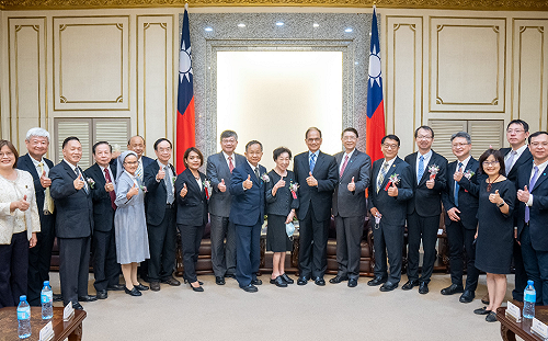 接見醫療奉獻獎得獎人 游錫堃讚：社會明燈