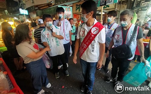 郭子乾再扮柯P陪許瑞宏掃街 期盼可先敲金鐘