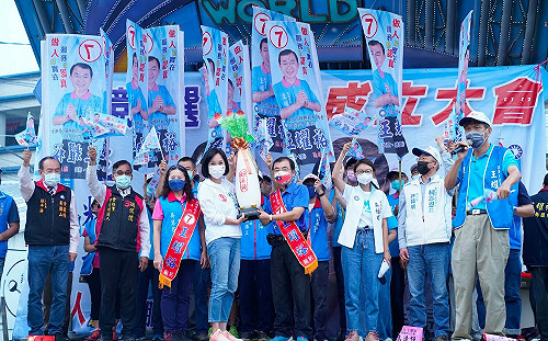 柯志恩週末「繞著高雄跑」 籲市府正視治安、車禍問題