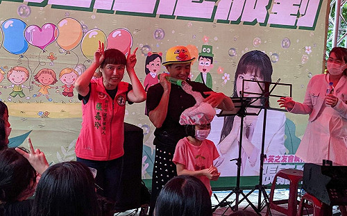 小英執行長張嘉玲參選新北議員  草地泡泡派對10/23熱鬧續場