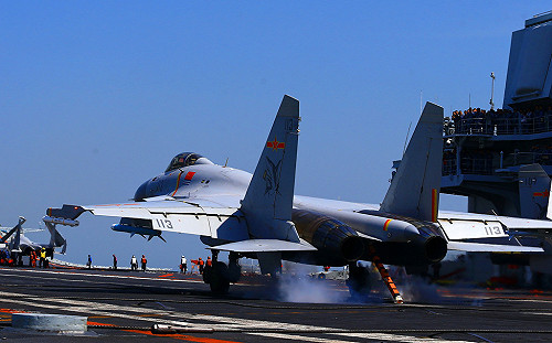 中國飛行教練「八國聯軍」？法媒：航艦戰機飛行員搶手