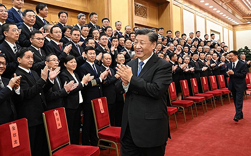 反觀？兩會閉幕「習家班」全面上台 新華社讚：有領導人主動退位「高風亮節」 