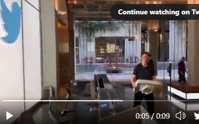 (影) 宣示新主權！馬斯克竟然搬這東西進推特總部 自介改成「Chief Twit」