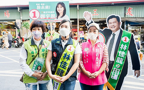 林佳龍分身上場 呂孫綾代打淡水黃昏市場掃街