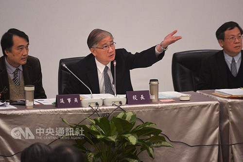 楊泮池不續任校長  要做滿任期不請假