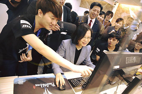 蔡英文總統拜訪閃電狼總部