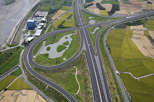 疏散掃墓車潮  國道通行費明後天打7折