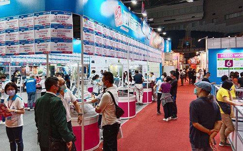 2022 高雄巨蛋冬季旅展登場  民眾擠爆會場搶好康