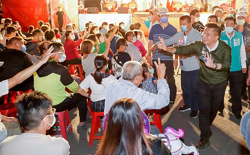 蔡其昌邀九天演出獲好評 議員批盧秀燕不重視潭雅神藝文活動