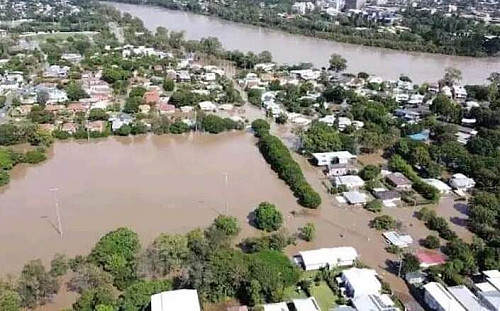 10河超警洪水! 大陸華南暴雨釀災 村鎮被淹居民緊急避難