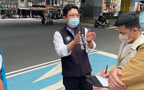 化解中和中正路塞車問題  新北議員成功爭取增設公車彎