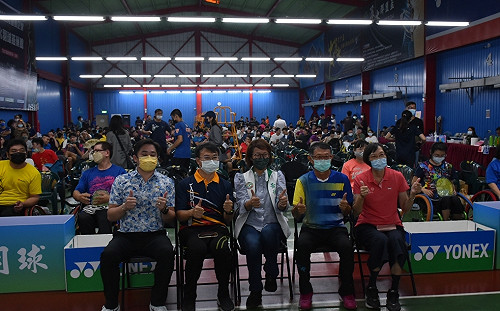 首屆滾水超級盃羽球賽燕巢開打 高雄大學勇奪超級挑戰組冠軍