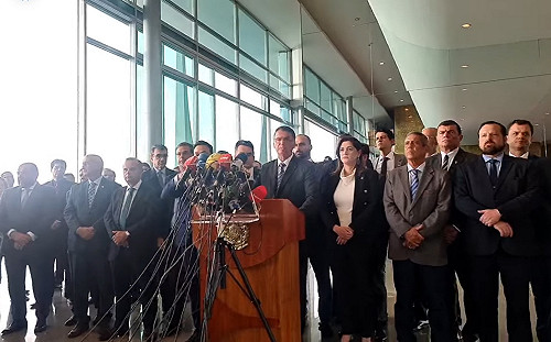 巴西總統沉默44小時露面 願意交接但矢口不認敗選