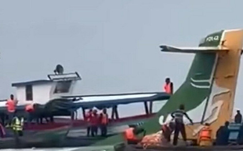(影) 坦尚尼亞一架客機墜湖 26人獲救19人不幸罹難