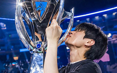 喜迎《英雄聯盟》世界冠軍！傳奇老將Deft感動發文：花10年終於證明自己