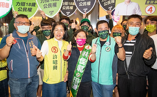 廖婉如與「國務青」為林佳龍拉票也挺18歲公民權