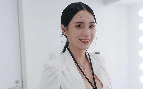 遭Dcard網友酸「一直抖奶」！實況主蘋蘋澎澎親回：沒有刻意