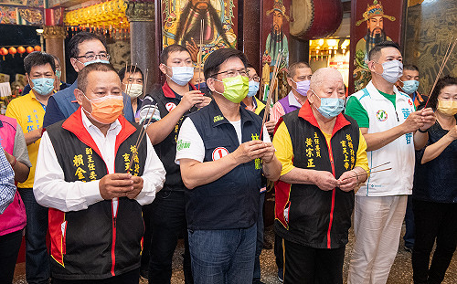 板橋北極壇參香、戶外開講氣氛熱 林佳龍諾做滿四年讓市民大翻身
