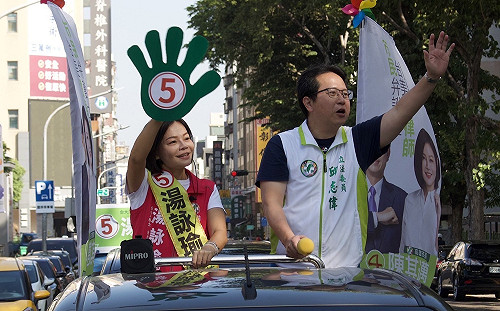 再跨選區為台大學妹站台  邱志偉:湯詠瑜是高雄市民的弁護士