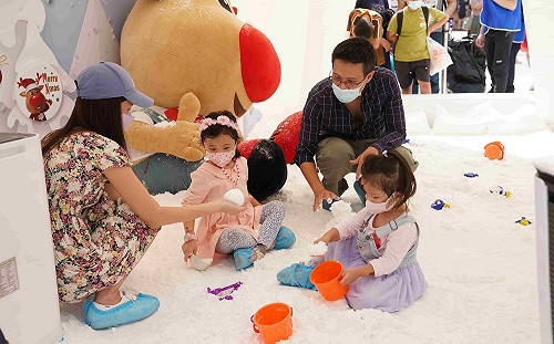 「企鵝家族」現身新北童趣嘉年華 人氣劇團精湛演出無冷場