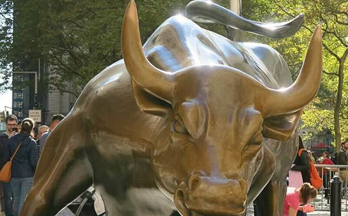 聯準會暗示明年至少降息3次 美股勁揚道瓊漲逾500點