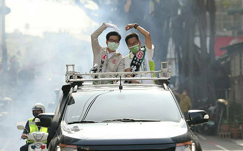 選戰倒數12日 陳其邁鐵人行程一天陪6選將馬拉松車掃