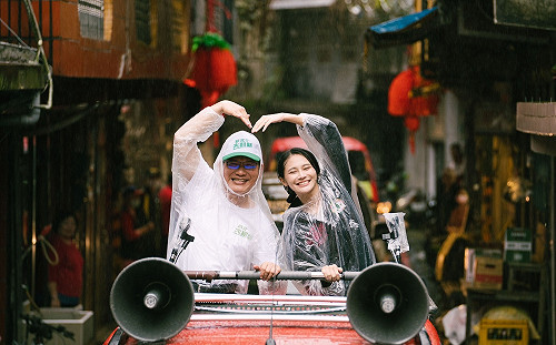 林佳龍北海岸車隊掃街遇大雨 民眾熱情不減冒雨力挺