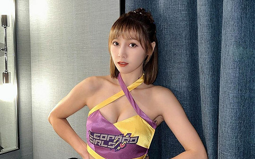 魔獸週六首戰!電豹女新人「草莓」球場首演:興奮又緊張