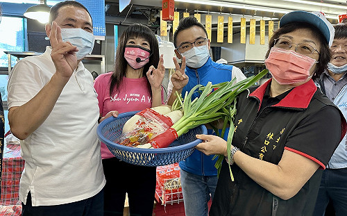 掃市場拜票就像回家!侯友宜2因素拚市場改建