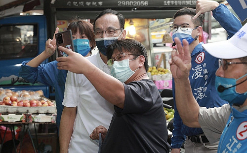 朱立倫新北桃園「跨界」請託 為江怡臻、凌濤掃街催票
