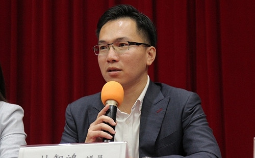 籲三線姨公平以對  林智鴻：自主下架侯友宜看板！