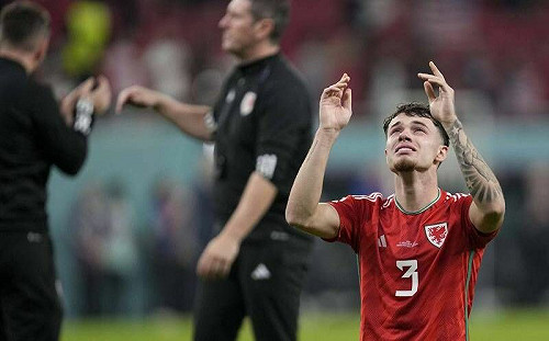 世足／爺爺過世強忍悲傷！威爾斯球員當場爆哭