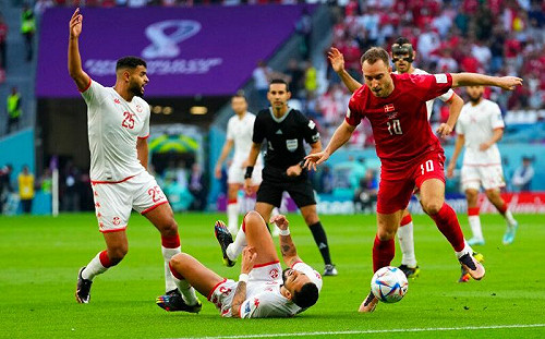 世足／Cornelius頭球中柱　丹麥、突尼西亞0:0握手言和