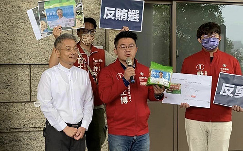 四叉貓爆張善政發「拉麵包」超過30元 基進藍士博告賄選