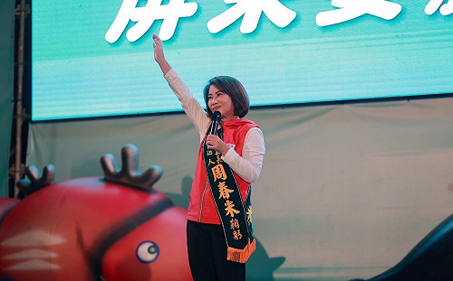 選前之夜化身遊行嘉年華   周春米：屏東驕傲向前行！