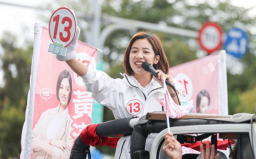 新科議員「上工了」！口譯哥謝票許諾加倍努力 學姊車掃自許莫忘初衷