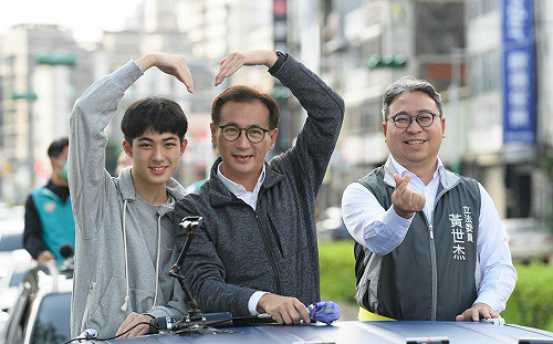 鄭運鵬PO「3個希望」謝票長文 超帥兒子「搶鏡」