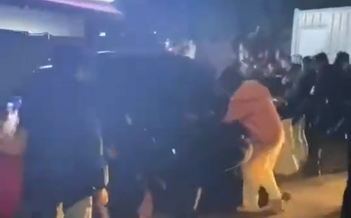 「白紙革命」外一章! 混陽者幫陰性民眾核酸檢測？重慶居民怒掀核酸亭