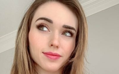 離婚後力拚轉型！實況主Amouranth：現在玩遊戲時間比以往還多