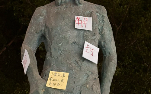 (影)上百校串連白紙革命！ 中共推「境外勢力」群眾嗆：新疆火是外人放的？