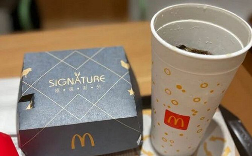 麥當勞內用換飲料杯了？店員認證「不能帶走」：陸續引進