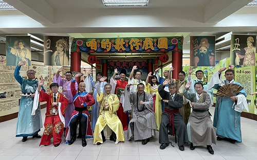 拜會雄女體驗歌仔戲文化  日本學者教育代表跨國界交流